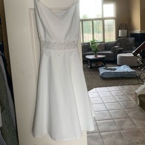 Nice Pretty Delicate yet Elegant White Dress : Smoke Free
